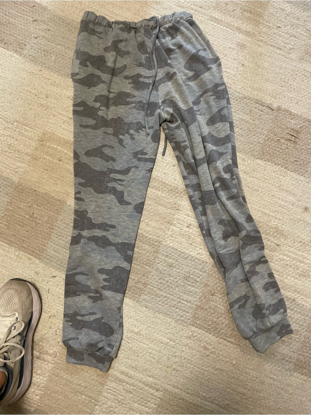 143 Story by Line Up Gray Camo Jogger Pants Small